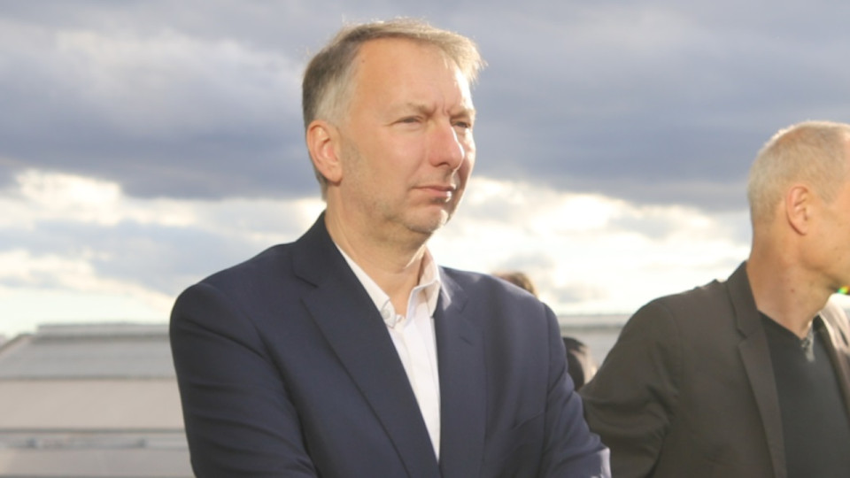 "Une rétrogradation serait terrible pour le territoire et pour le football français" : le président de la Métropole de Lyon en appelle aux actionnaires de l'OL