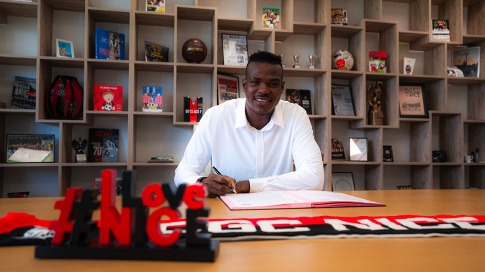 Joueur prêté par Manchester City à l'OL : avec le départ de Juma Bah à Nice, le deal en sursis ?