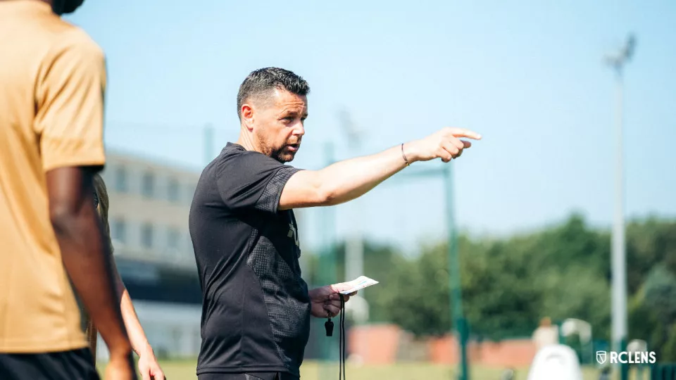 Pierre Sage (ex-OL) "attristé" par la situation du club