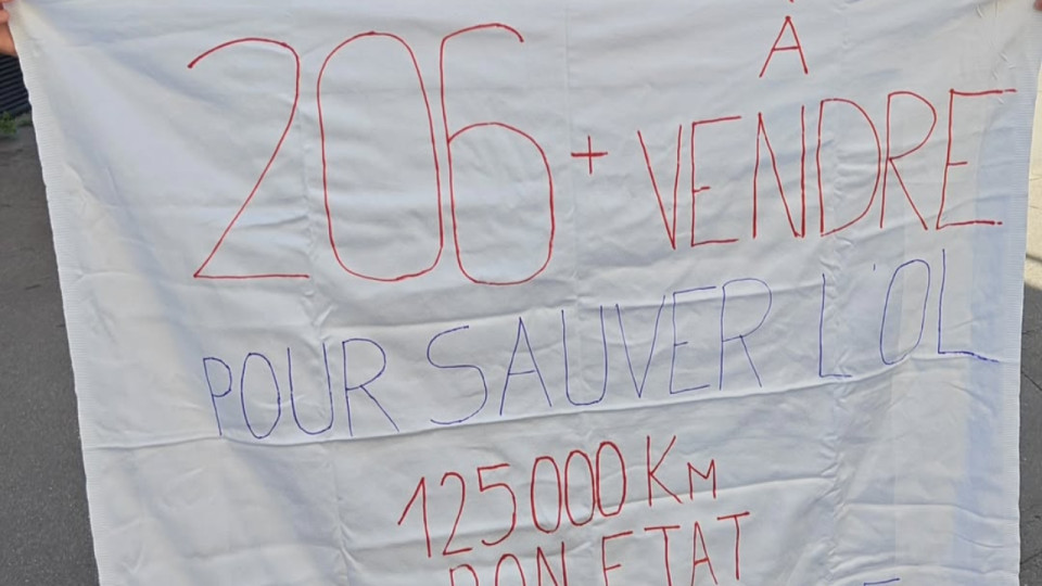 Insolite : un supporter lyonnais met sa voiture en vente pour "sauver l’OL"
