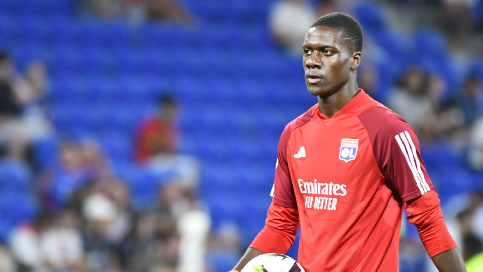 Justin Bengui (OL) pr&ecirc;t&eacute; au RWDM Brussels