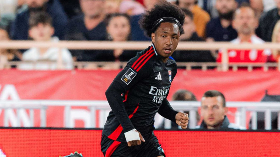 "Fermer la porte à clé" : Paulo Fonseca dévoile son plan impossible pour retenir Malick Fofana à l'OL "Fermer la porte à clé" : Paulo Fonseca dévoile son plan impossible pour retenir Malick Fofana à l'OL