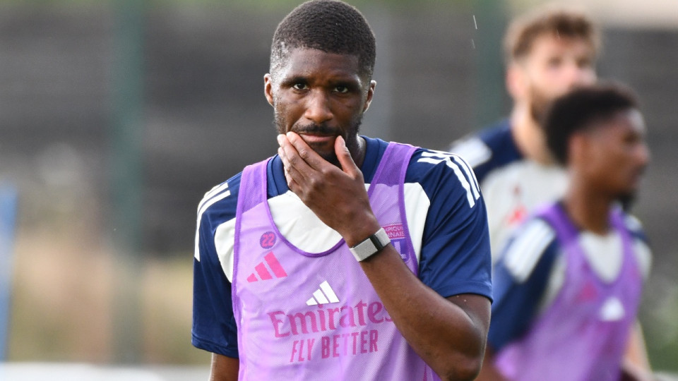 "L’effectif a perdu en qualité" : Clinton Mata se montre réaliste pour la saison à venir de l'OL