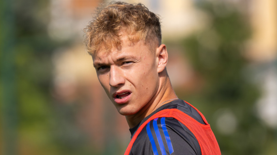 "Apporter quelque chose d'inattendu" : Adam Karabec veut surprendre à l'OL