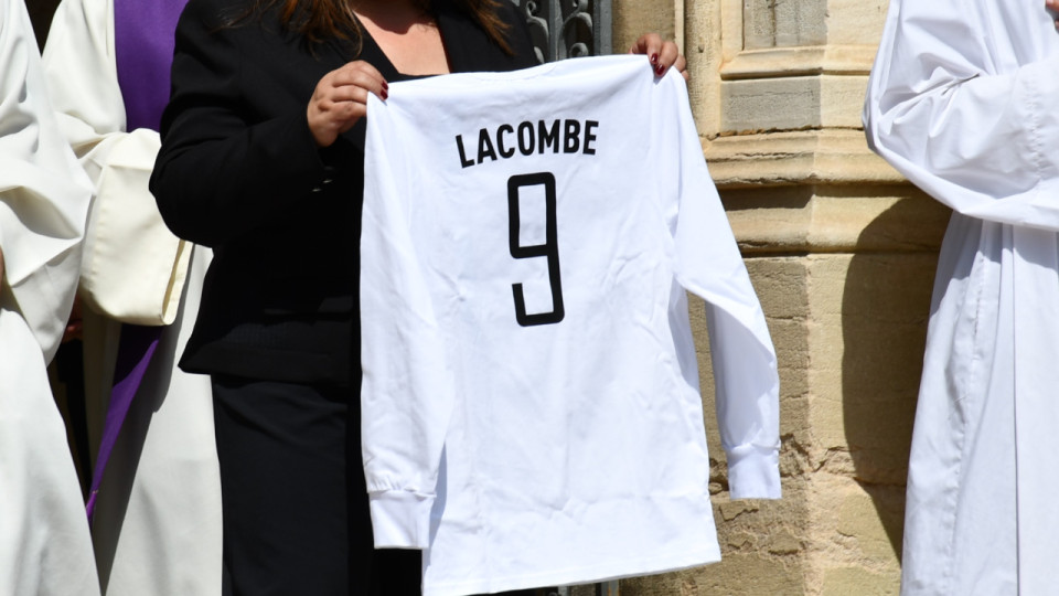 Tenue dédiée, affiche, minute d’applaudissements : les détails de l’hommage à Bernard Lacombe dévoilés pour OL-OM