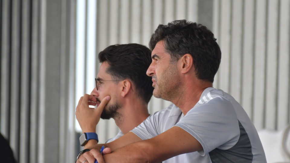 "Cela change beaucoup d’avoir la possibilité d’être dans le vestiaire" : bientôt la fin d’une suspension pour Paulo Fonseca (OL) "Cela change beaucoup d’avoir la possibilité d’être dans le vestiaire" : bientôt la fin d’une suspension pour Paulo Fonseca (OL)