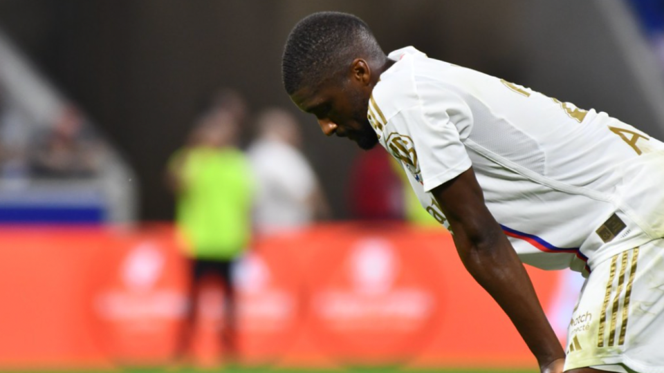 Cartons, fautes, suspensions : un bilan disciplinaire inqui&eacute;tant pour l&rsquo;OL