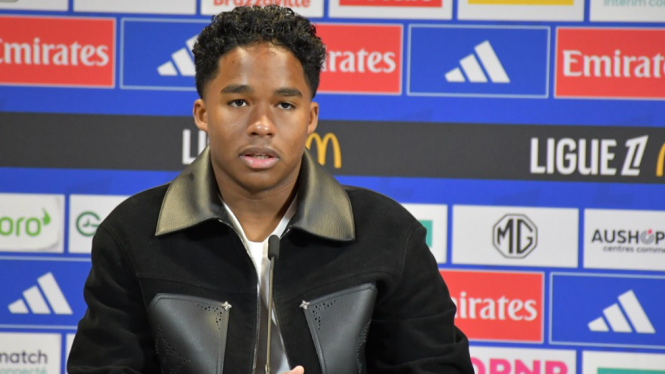 Endrick d&eacute;barque &agrave; l&rsquo;OL avec son kin&eacute;sith&eacute;rapeute