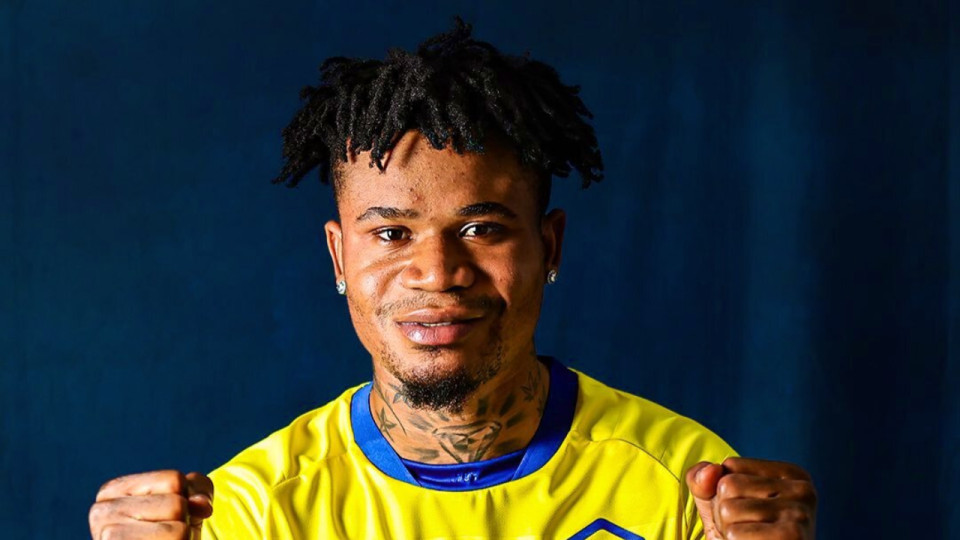 "Je ne peux ignorer les discriminations" : Gift Orban (ex-OL) re&ccedil;oit un carton rouge et d&eacute;nonce une injustice