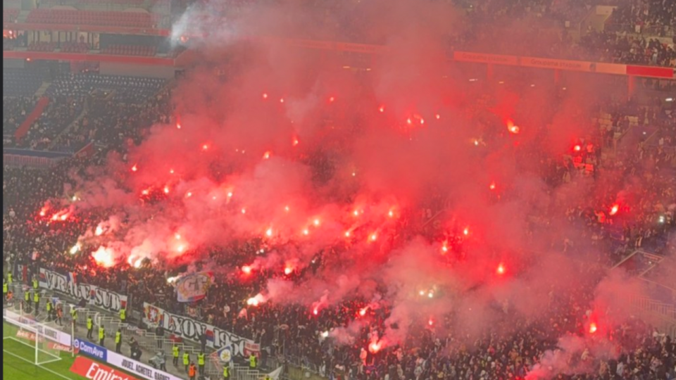 Pyrotechnie, chants : les supporters de l&rsquo;OL sanctionn&eacute;s par la LFP