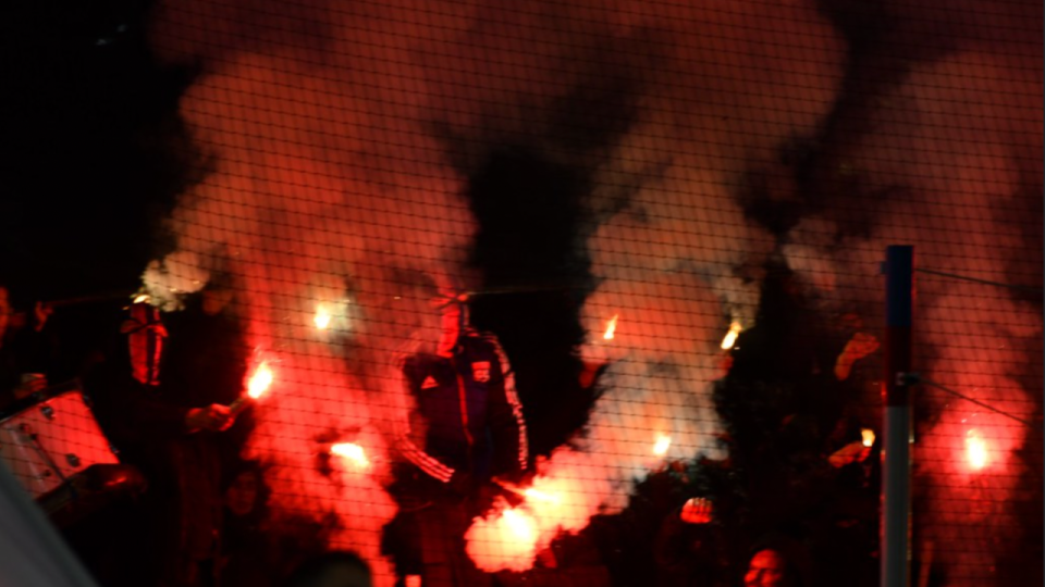 Guerre des stickers OL-ASSE : des supporters sanctionn&eacute;s et un transformateur repeint en vert