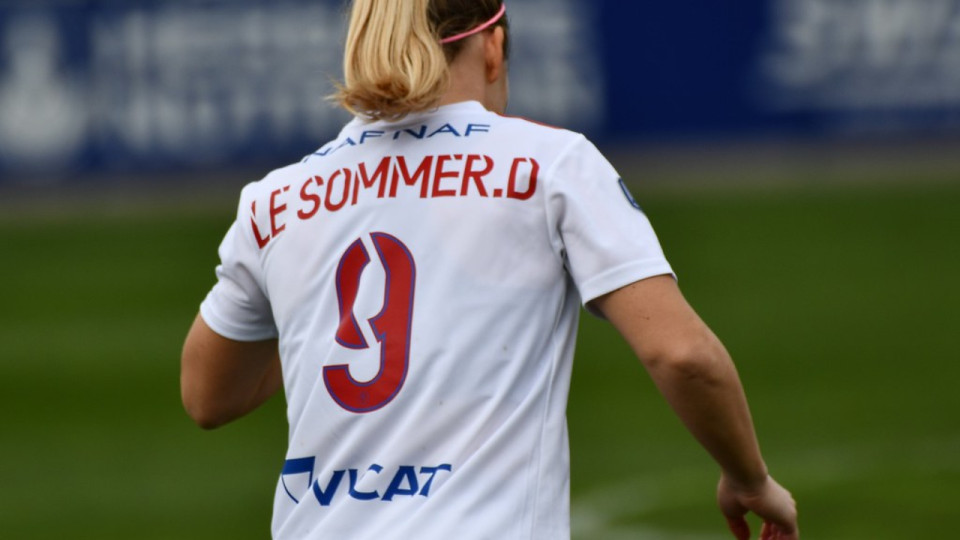 Eug&eacute;nie Le Sommer (ex-OL Lyonnes) va organiser un stage de foot pr&egrave;s de Lyon