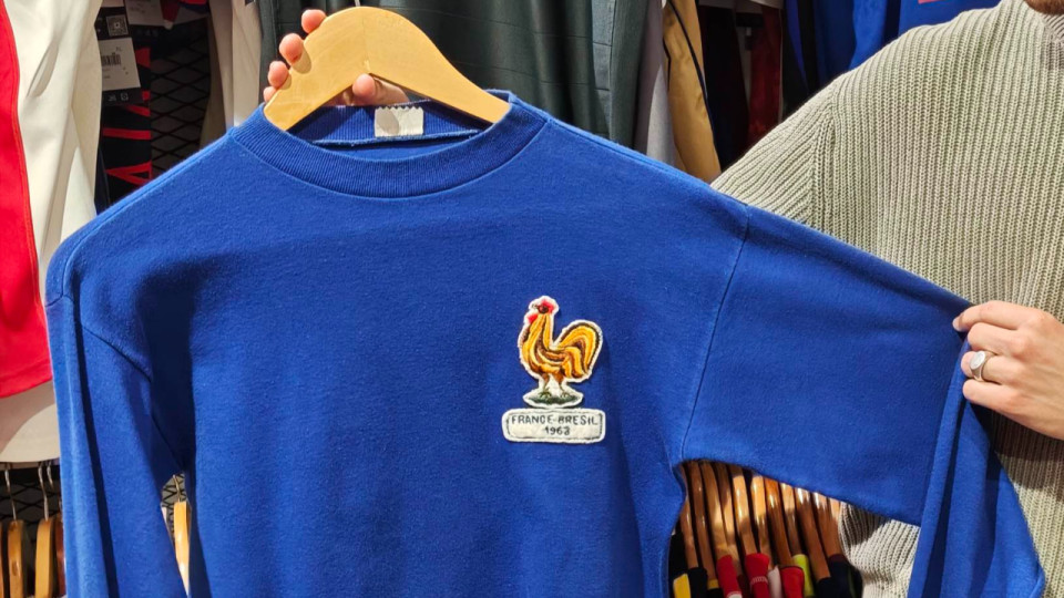 Un maillot, un souvenir : Fleury Di Nallo marque lors de France-Br&eacute;sil en 1963