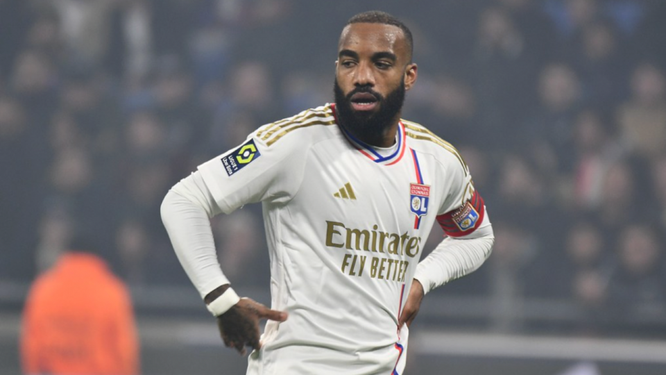 "Va dormir" : Karim Benzema r&eacute;pond &agrave; Yoann Riou, Lacazette et Rohff r&eacute;agissent aussi