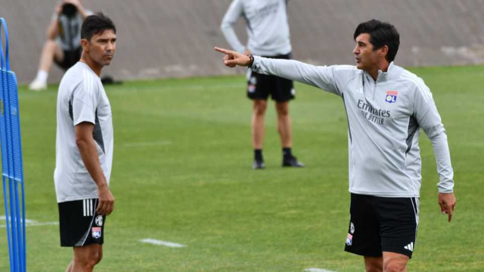 "Ces joueurs sont des leaders" : Paulo Fonseca (OL) conquis par sa charni&egrave;re Niakhat&eacute;-Bacher