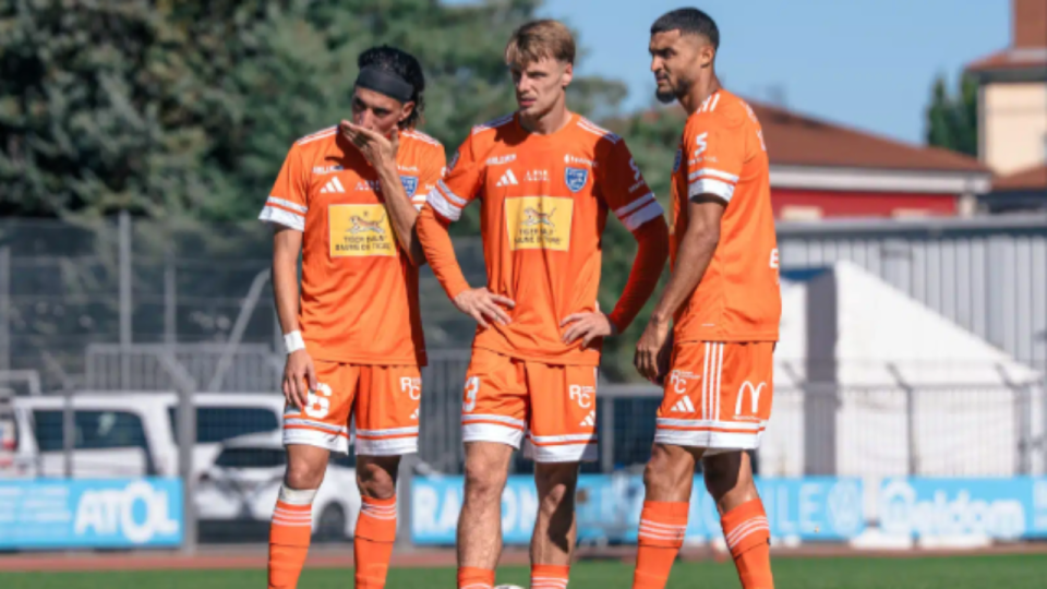 Ligue 3 : Villefranche s&rsquo;accroche mais conc&egrave;de une sixi&egrave;me d&eacute;faite face &agrave; Versailles