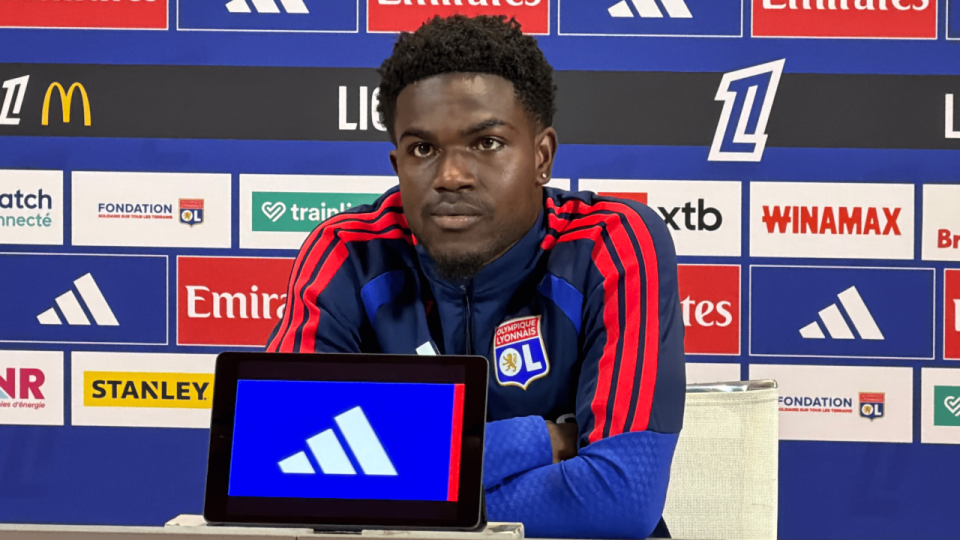"C&rsquo;est facile de jouer avec lui", Ernest Nuamah s&eacute;duit par Lo&iuml;s Openda