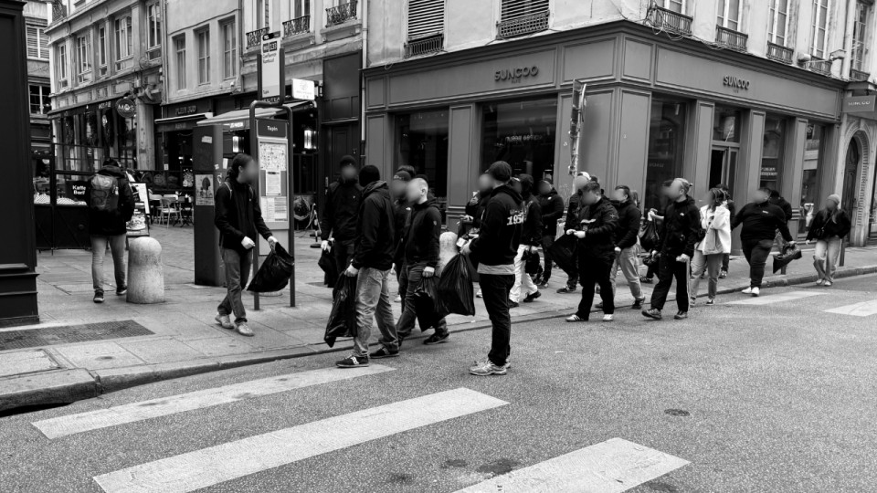 Lyon : apr&egrave;s les violences du 17 octobre, des supporters de l'OL mobilis&eacute;s pour nettoyer la ville